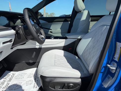 New 2026 Jeep Cherokee Overland image 7