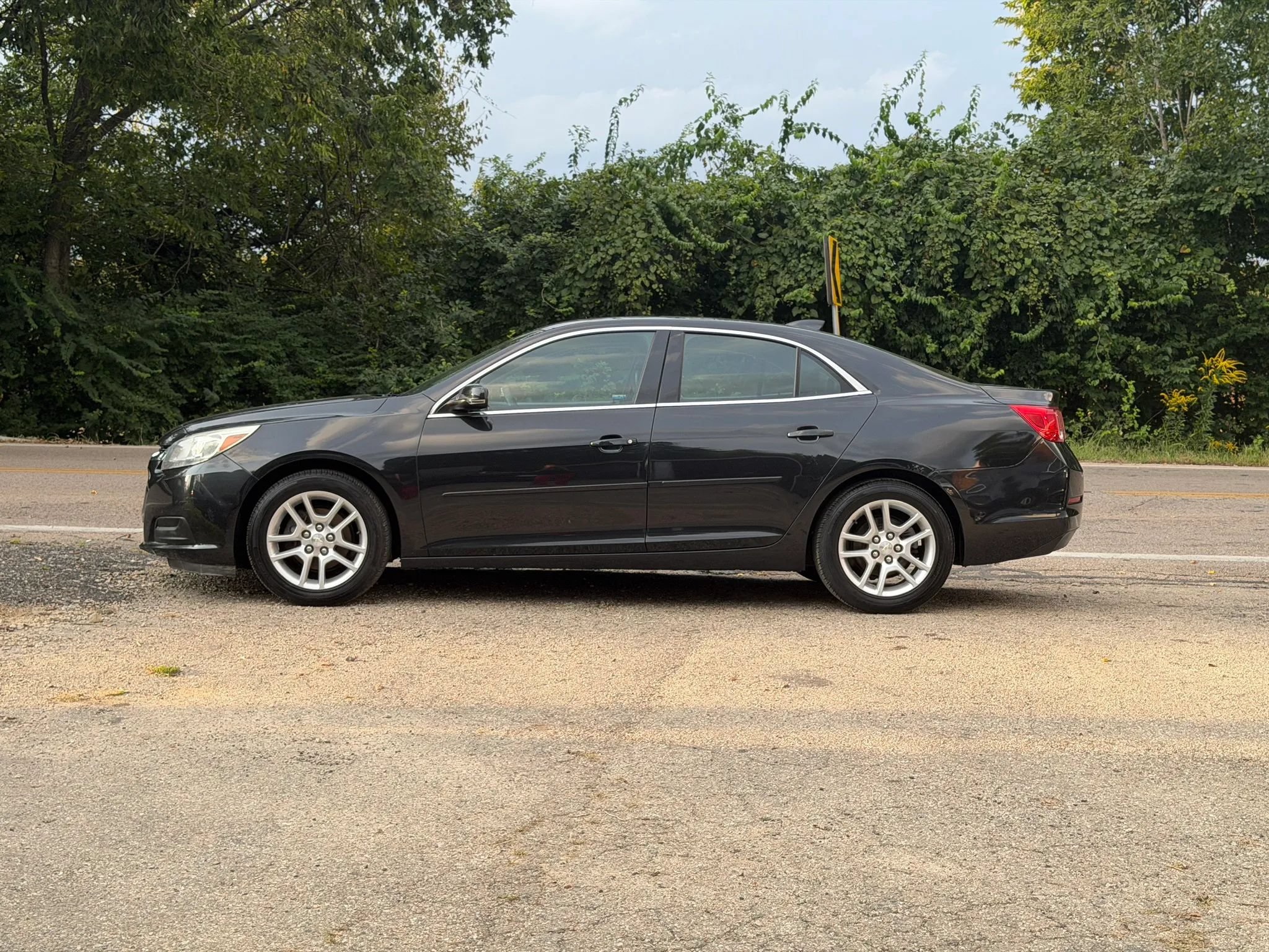 Used 2015 Chevrolet Malibu LT w/ Power Convenience Package FWD image 5
