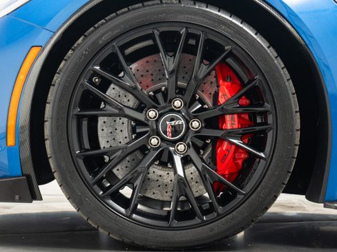 Used 2015 Chevrolet Corvette Z06 w/ 3LZ Preferred Equipment Group image 10