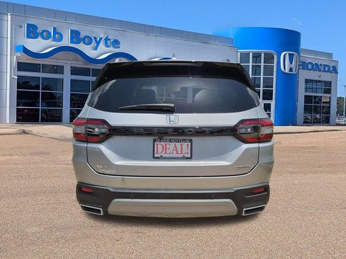 Used 2024 Honda Pilot Touring image 6