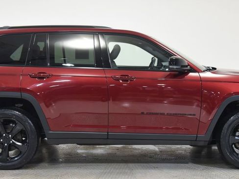 Used 2023 Jeep Grand Cherokee Altitude image 14