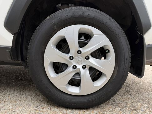 Used 2023 Toyota RAV4 LE image 19