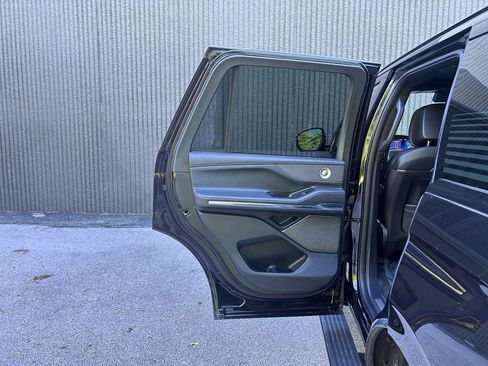 Used 2025 Lincoln Navigator Reserve w/ Jet Appearance Package AWD/4WD image 19