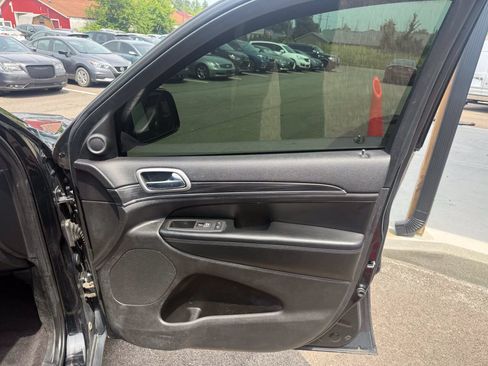 Used 2019 Jeep Grand Cherokee Limited AWD/4WD image 13