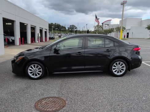 Used 2021 Toyota Corolla LE w/ LE Convenience Package FWD image 7