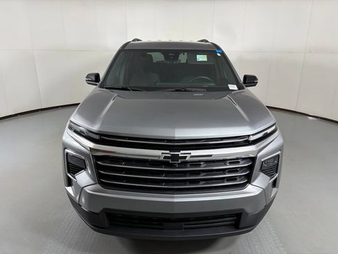Used 2026 Chevrolet Traverse LT w/ Driver Confidence Package FWD image 4