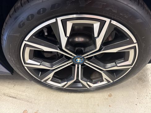 Used 2022 BMW i4 eDrive40 w/ M Sport Package RWD image 33
