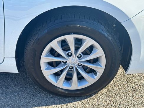 Used 2017 Toyota Camry LE image 40