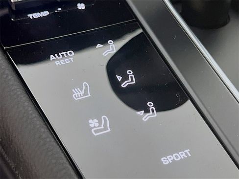 New 2026 Porsche Macan image 23