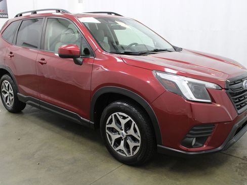 Used 2022 Subaru Forester Premium AWD/4WD image 3
