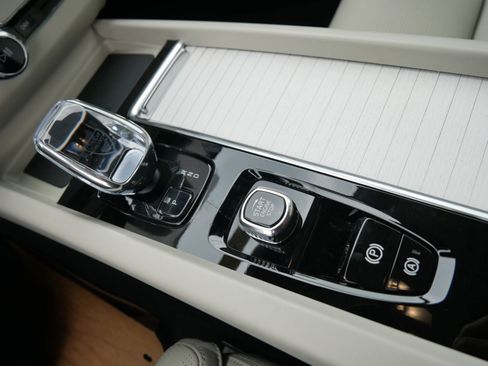 New 2026 Volvo XC60 B5 Ultra w/ Protection Package Premier image 9