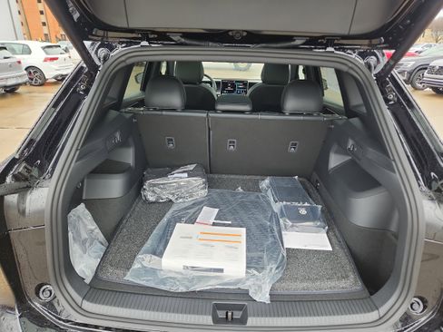 New 2026 Volkswagen Tiguan SE R-Line image 11