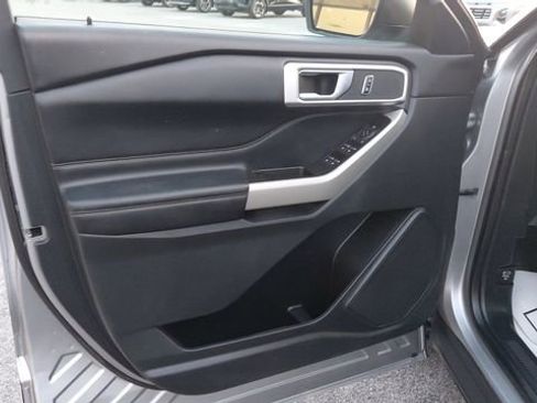Used 2021 Ford Explorer XLT w/ Equipment Group 202A image 12