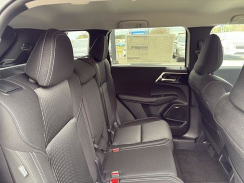 New 2026 Mitsubishi Outlander ES image 10