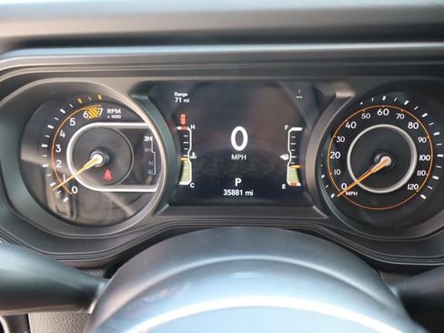 Used 2025 Jeep Wrangler Unlimited Sahara AWD/4WD image 41