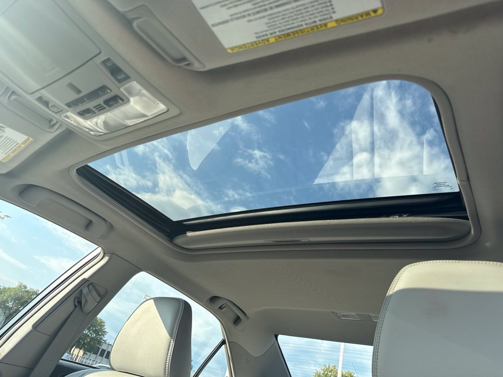 Used 2016 Toyota Camry XLE w/ Moonroof Package FWD image 9
