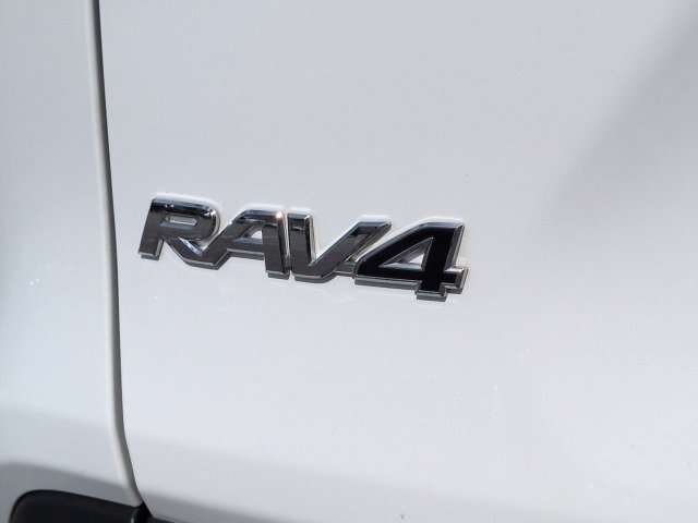Certified 2025 Toyota RAV4 LE FWD image 13