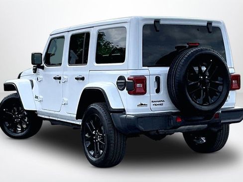 Used 2025 Jeep Wrangler Unlimited Sahara w/ Safety Group AWD/4WD image 5