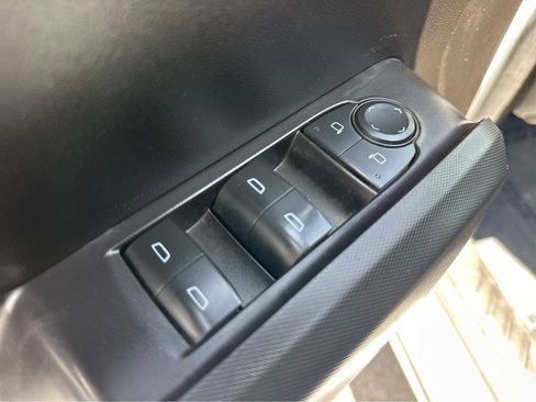 Used 2025 Chevrolet Colorado W/T AWD/4WD image 34