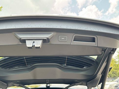 Certified 2026 Land Rover Range Rover Velar Dynamic SE AWD/4WD image 12