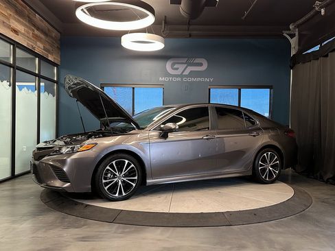 Used 2018 Toyota Camry SE image 20
