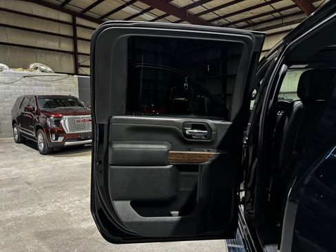 Used 2020 Chevrolet Silverado 2500 High Country w/ Technology Package image 14