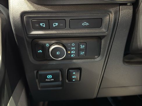 Used 2022 Ford F150 Platinum w/ FX4 Off-Road Package image 32