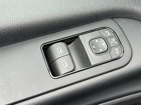 Used 2023 Mercedes-Benz Sprinter 2500 image 12