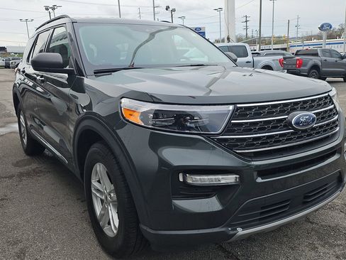 Used 2022 Ford Explorer XLT w/ Equipment Group 202A image 6
