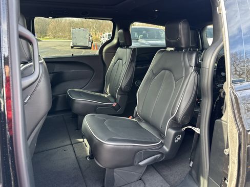 New 2026 Chrysler Pacifica Limited w/ S Appearance Package image 30