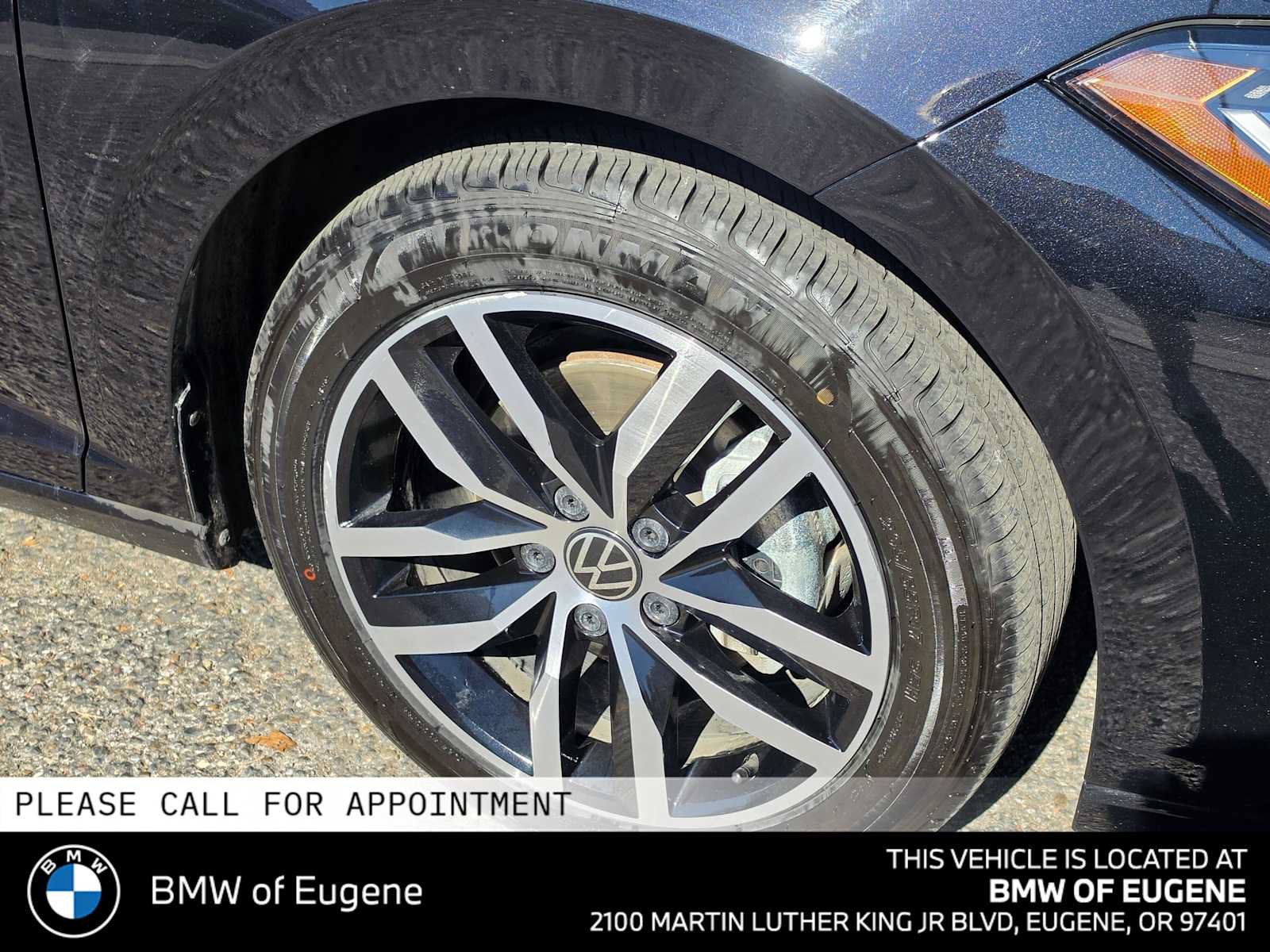 Used 2025 Volkswagen Jetta SE FWD image 9