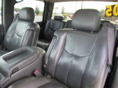 Used 2005 Chevrolet Silverado 2500 LT w/ Heavy-Duty Power Package image 16