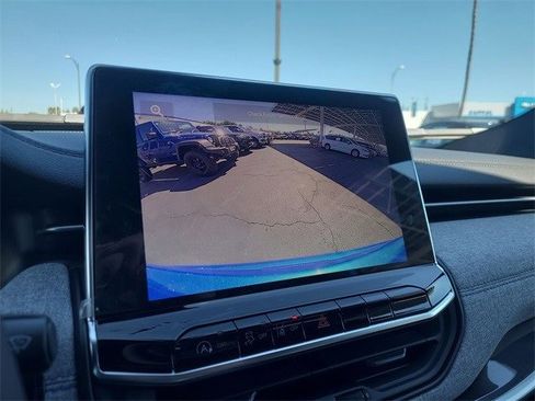 New 2024 Jeep Compass Latitude image 17