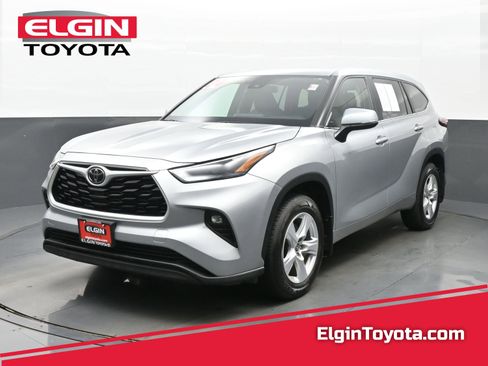 Used 2024 Toyota Highlander LE AWD/4WD image 1