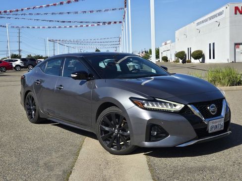 Used 2020 Nissan Maxima SR w/ Sport Mat Group FWD image 13
