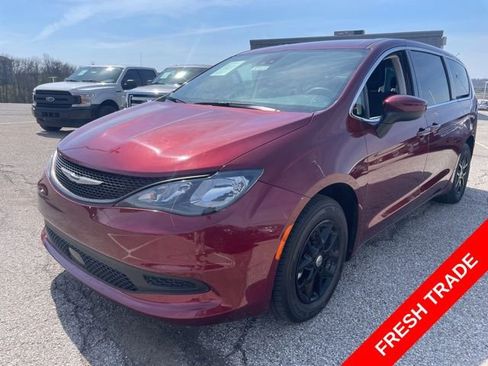 Used 2023 Chrysler Voyager LX image 1