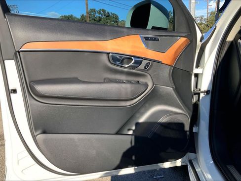 Used 2021 Volvo XC90 T6 Momentum w/ Advanced Package image 21