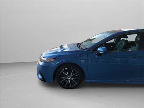 Used 2024 Toyota Camry SE image 29