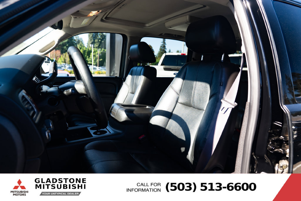 Used 2012 Chevrolet Suburban LT w/ Luxury Package AWD/4WD image 18