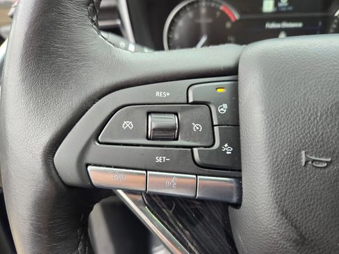 Used 2025 Cadillac XT6 Premium Luxury AWD/4WD image 17