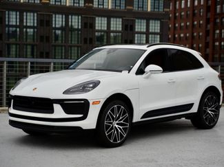 Used 2025 Porsche Macan image 1