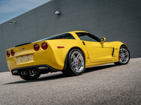 Used 2008 Chevrolet Corvette Z06 w/ Preferred Equipment Group RWD image 17