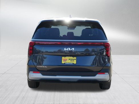 Certified 2025 Kia Carnival image 6