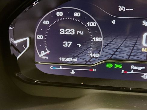 Used 2024 GMC Yukon Denali w/ Advanced Technology Package image 12