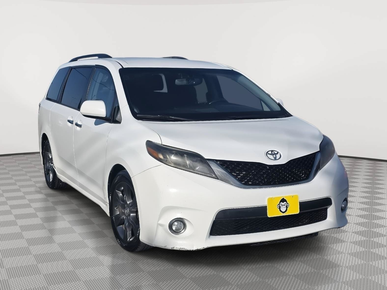 Used 2015 Toyota Sienna SE FWD image 3