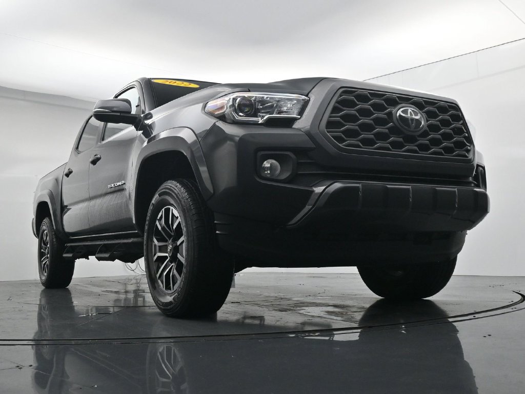 Used 2022 Toyota Tacoma TRD Sport w/ Technology Package AWD/4WD image 32