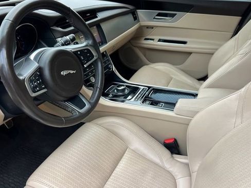 Used 2020 Jaguar XF Prestige image 10