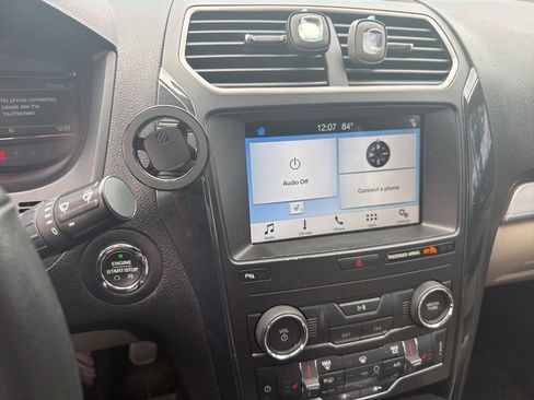 Used 2018 Ford Explorer XLT w/ Equipment Group 202A FWD image 5