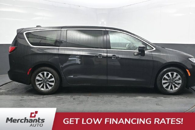 Used 2023 Chrysler Pacifica Touring-L FWD image 9