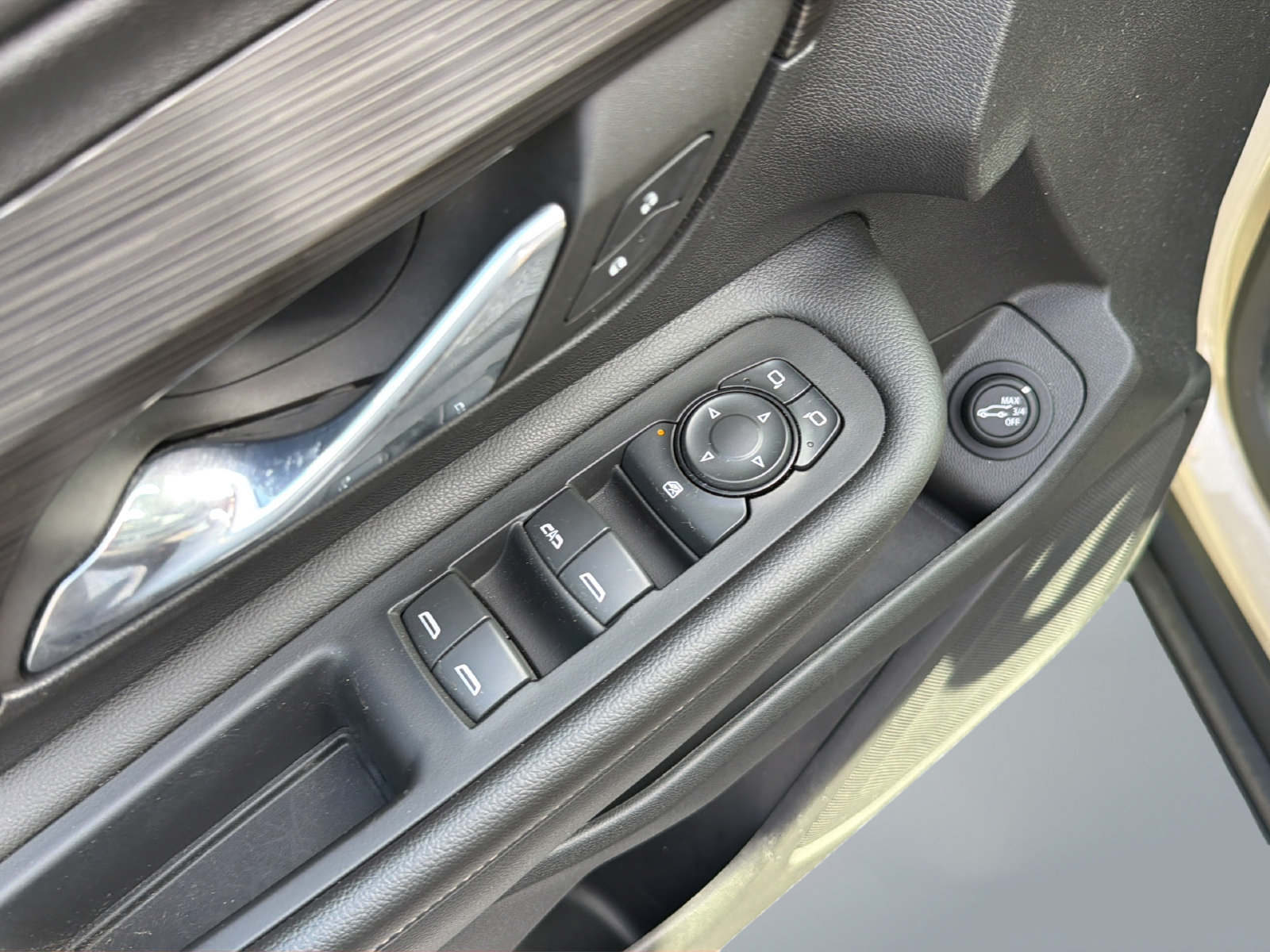 Used 2023 GMC Terrain SLE w/ Driver Convenience Package FWD image 30